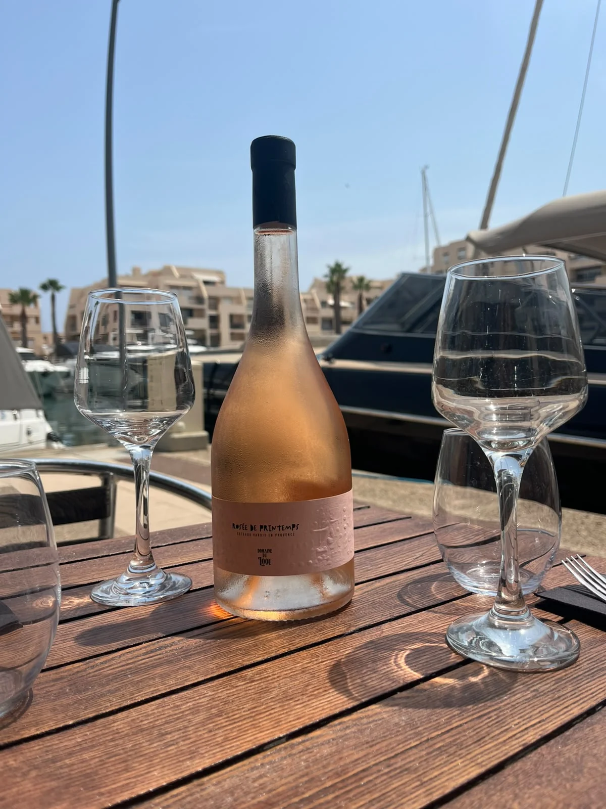 La terrasse du Pincho sur le port de Bormes-les-Mimosas